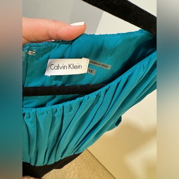 Calvin Klein size 12 knee length dress *see back for flaw* - Picture 3 of 6